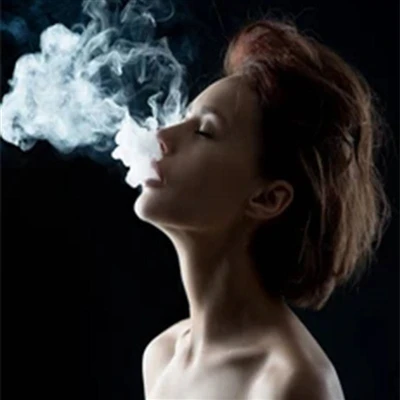 Cómo los cigarrillos electrónicos inhalan los vapores